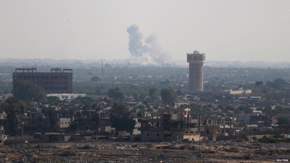 Smoke rises from northern Sinai, seen from southern Gaza Strip (1 July 2015)