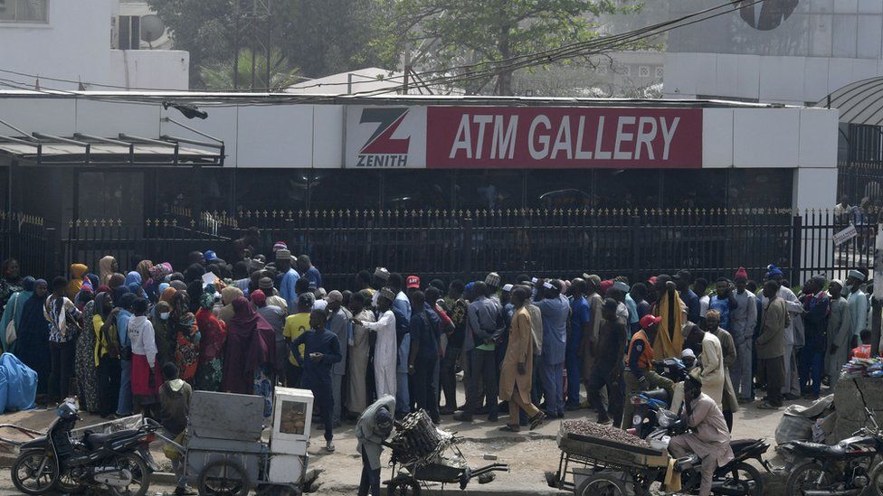 A long queue for cash in Kano, northwest Nigeria on 8 February