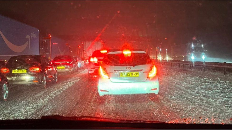 Stationary traffic on the M62