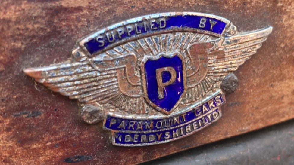 Paramount car badge