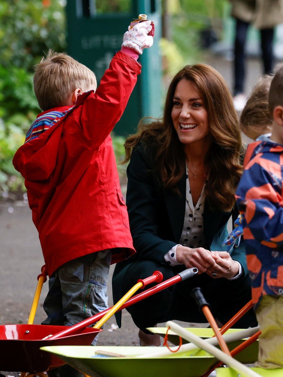 Kate met children from Edzell Nursery on a visit to Starbank Park in Edinburgh