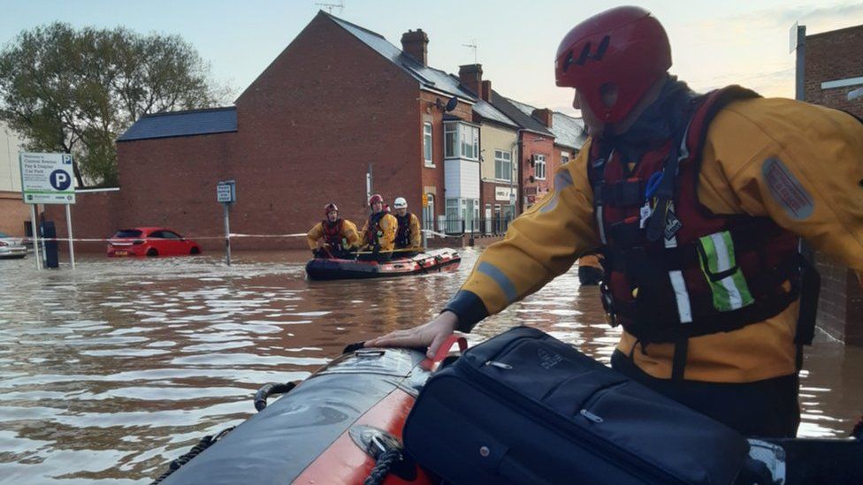 Fire and rescue service boat teams