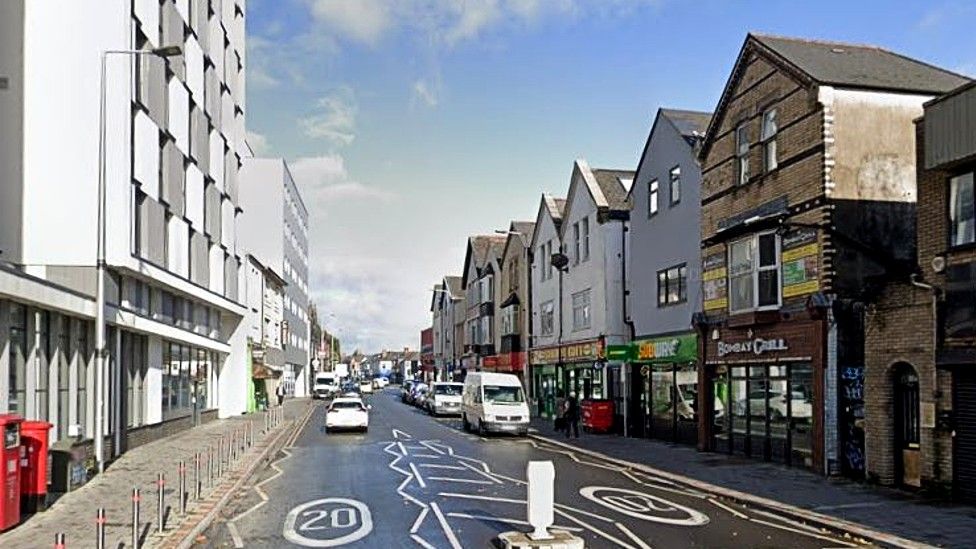 Cardiff drivers face £70 fine in pavement no-parking zone - BBC News