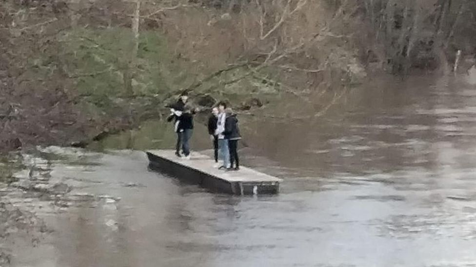 Photo of teenagers on the loose jetty
