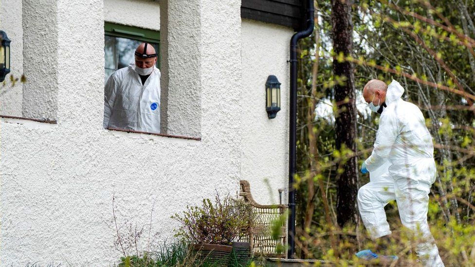 Police officers inspecting Tom Hagen's home near Oslo, 28 Apr 20
