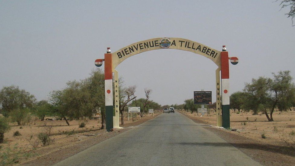 A sign saying welcome to Tillaberi in Niger