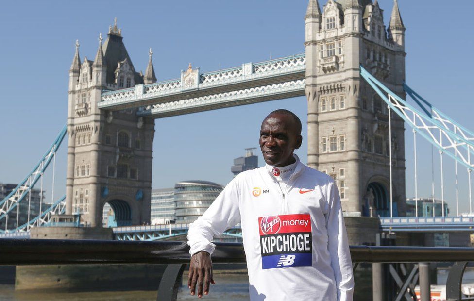 Men's elite runner Ethiopia's Kenenisa Bekele poses during a photocall for the London marathon by Tower Bridge in central London on April 19, 2018.