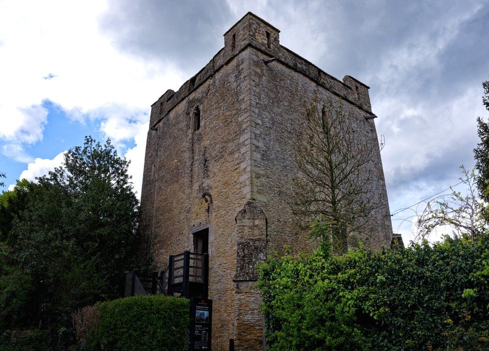 Longthorpe Tower