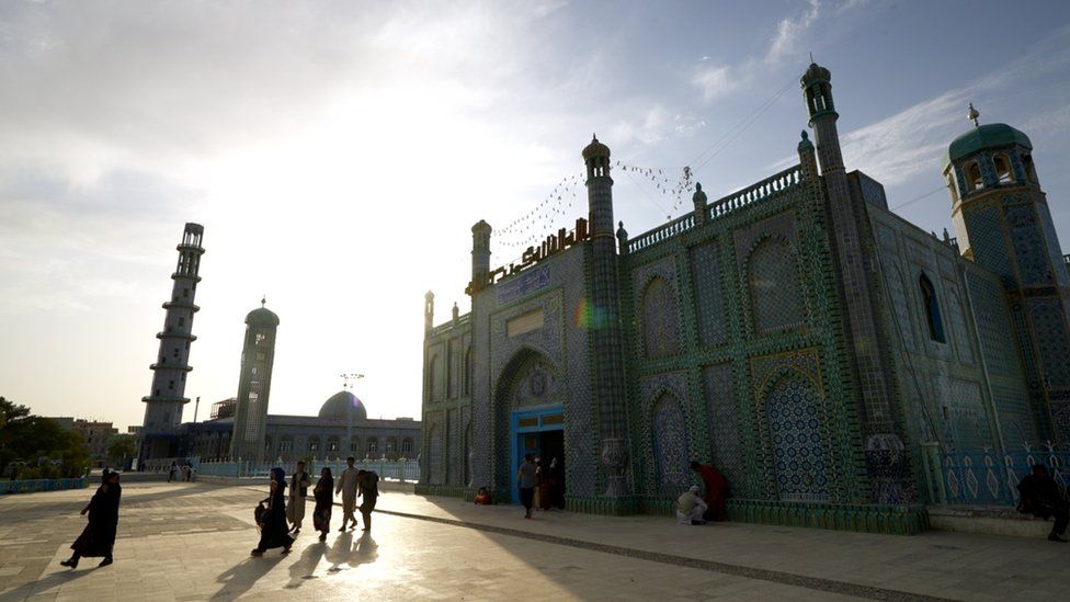 Голубая мечеть в Мазари