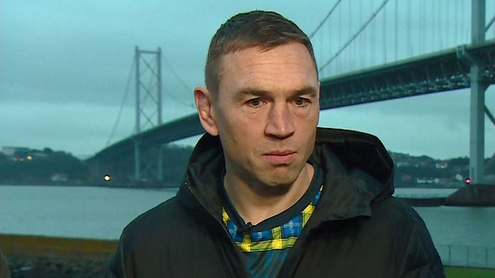 Kevin Sinfield by Forth bridge