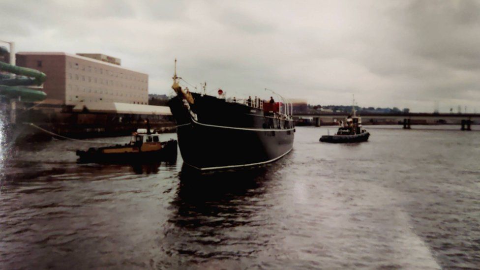 Discovery being towed up the River Tay in 1992