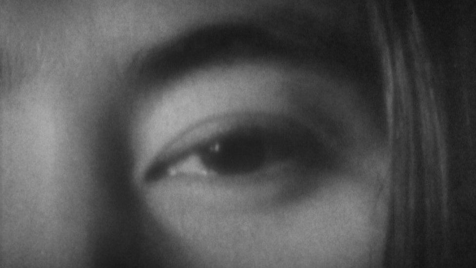 Yoko Ono, Eyeblink, 1966, performed by YokoOno, Filmstill.