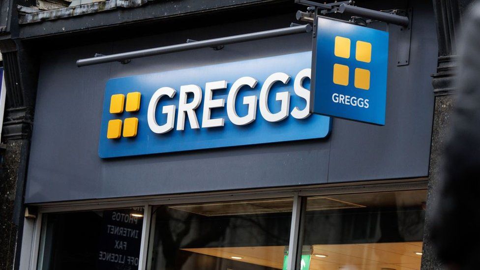 Police officer on lunch break collars wanted man in Greggs - BBC News