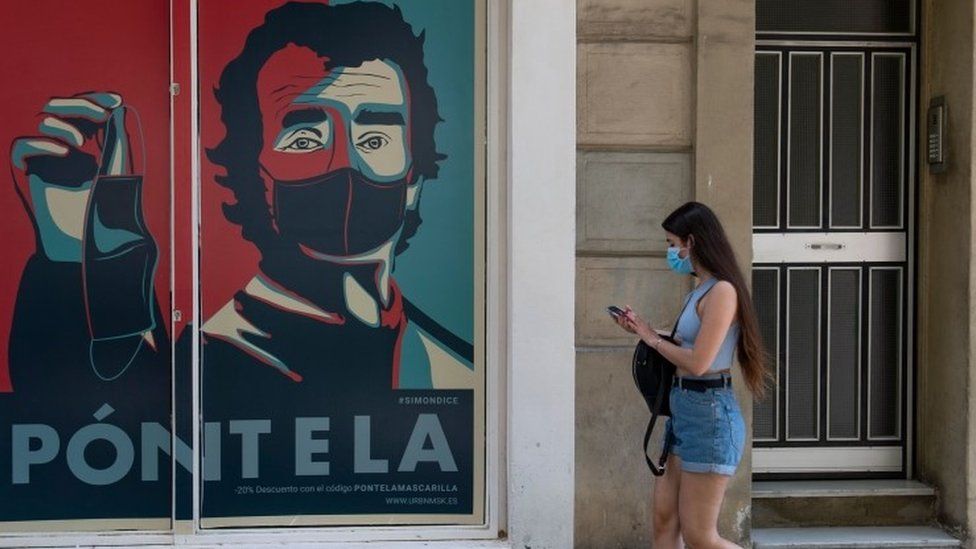 Mask-wearing banner in Barcelona