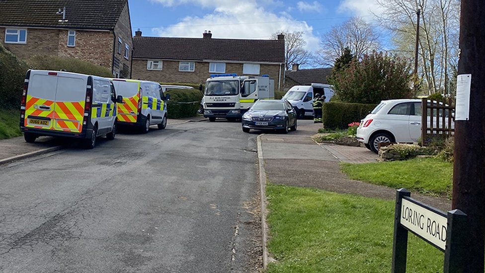 Bomb squad in Loring Road, Sharnbrook