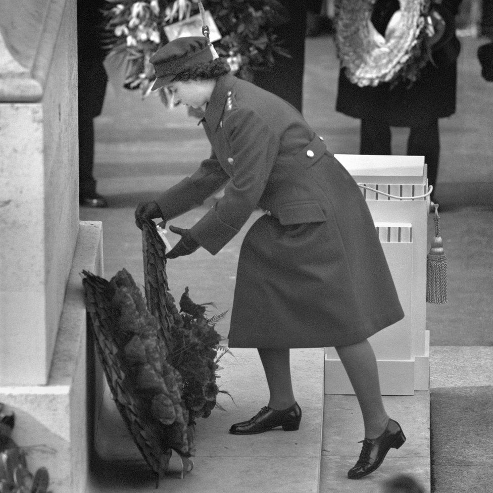Princess Elizabeth laying a wreath at the Cenotaph on Remembrance Sunday
