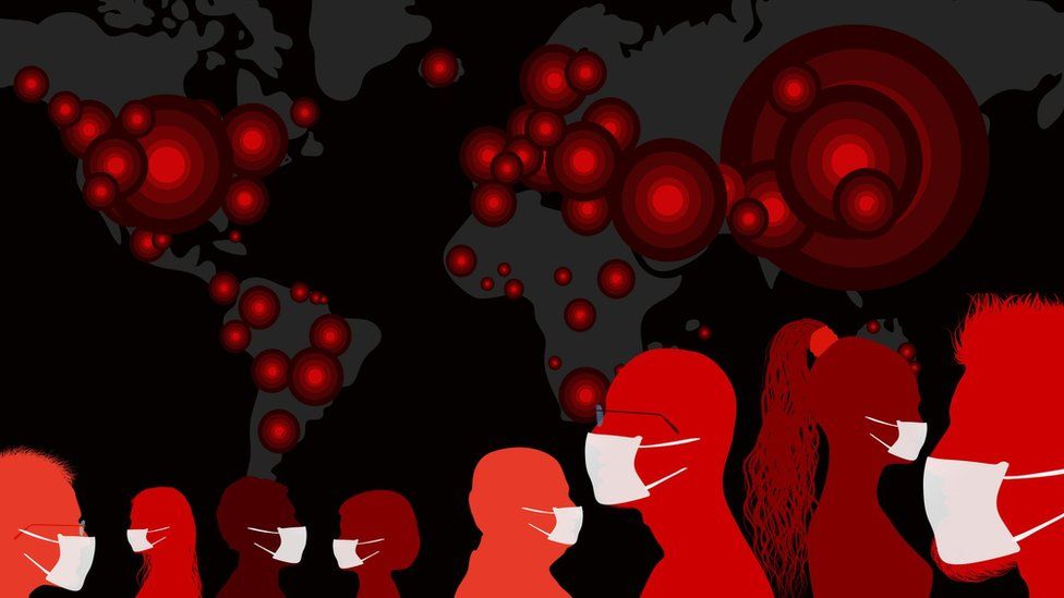 personas con mascarillas y mapa del mundo