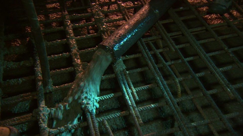 Kellingley mining machines buried in last deep pit - BBC News