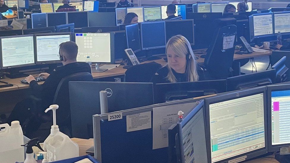 hundreds-of-999-emergency-call-handlers-to-strike-for-the-first-time