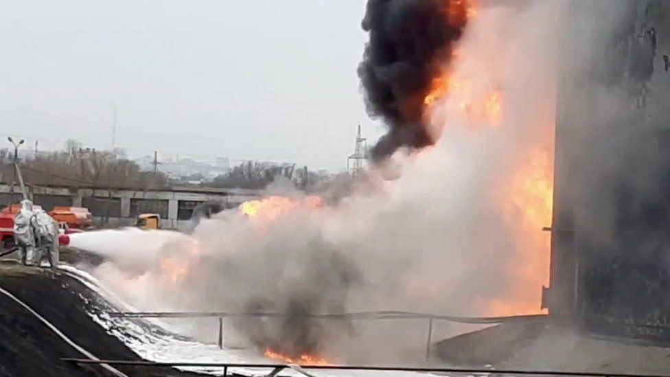 Belgorod oil depot fire (screenshot)