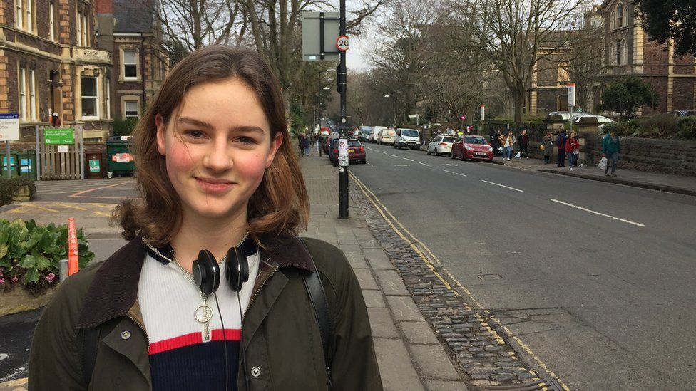 Why I support my striking university lecturers - BBC News