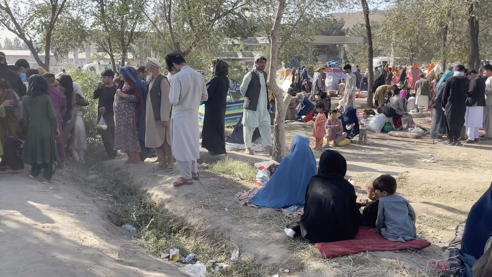 Crowds of displaced people in Kabul