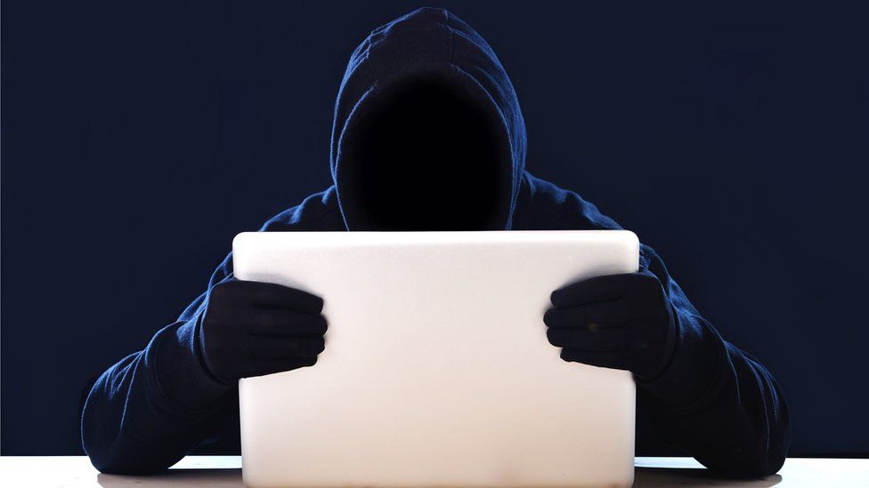 ¿Cómo saber si alguien usa tu clave y entra a tu cuenta de Facebook?