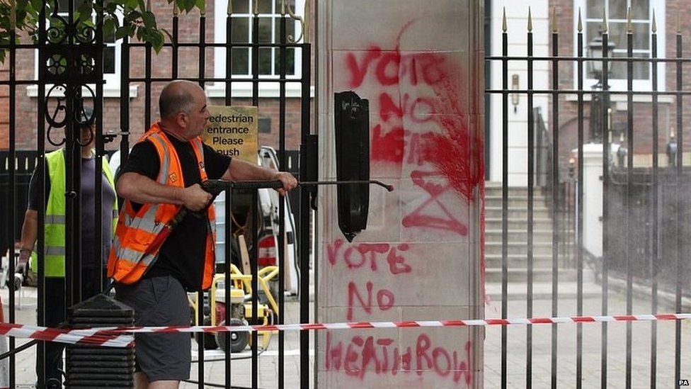 Anti-Heathrow graffiti being removed from Conservative campaign headquarters