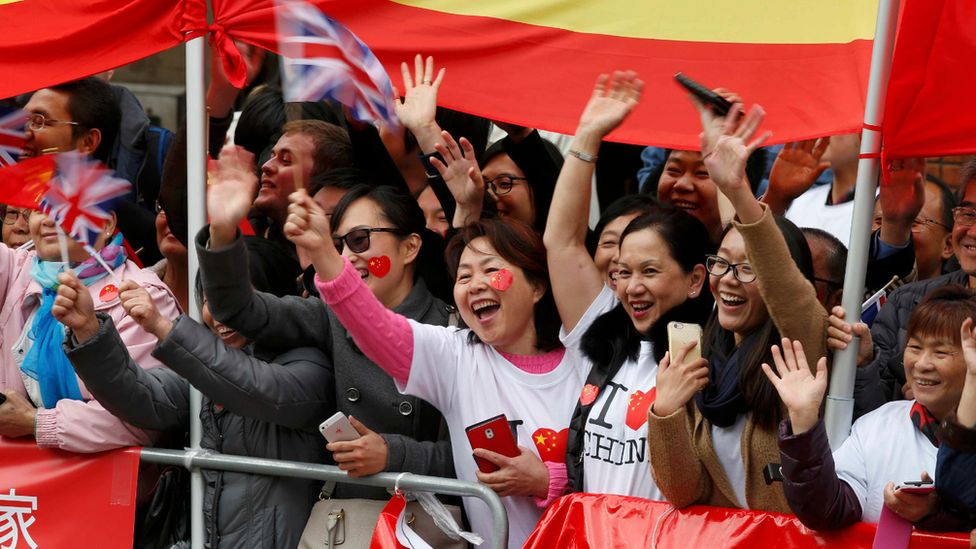 Xi Jinping Manchester visit: Supporters and opponents turn out - BBC News