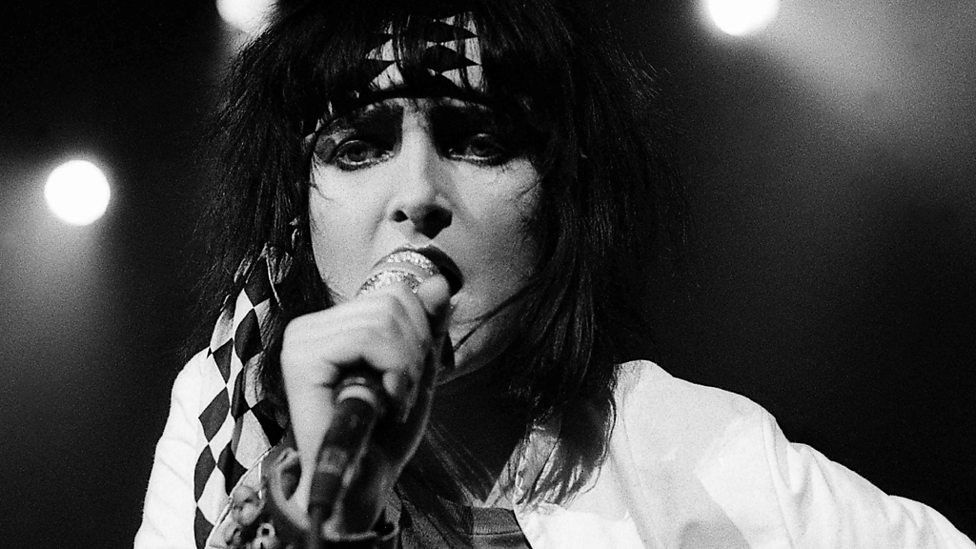 Siouxsie Sioux performing