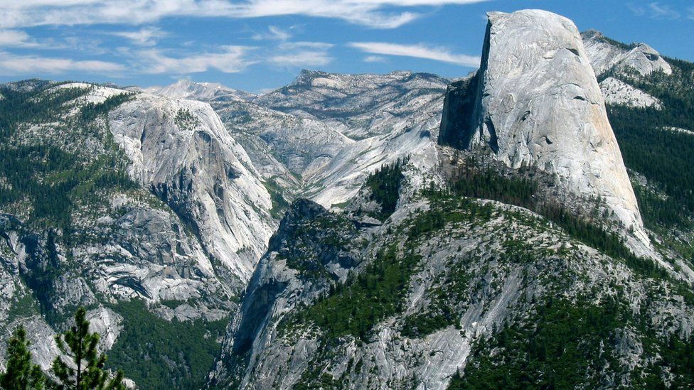 Такие места, как знаменитый Йосемитский национальный парк, могут быть закрыты во время остановки
