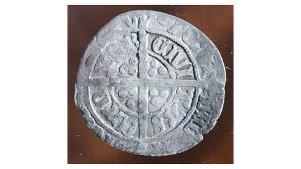 520-year-old coin unearthed in Newfoundland _121525188_coin2