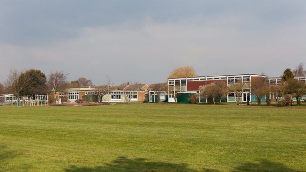 Fryern Junior School in Eastleigh set for £7.6m rebuild BBC News