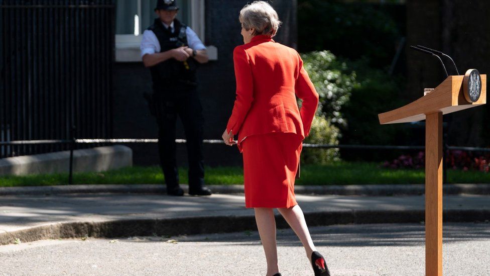 British Prime Minister Theresa May leaves after addressing the media to announce her resignation, outside 10 Downing Street, London, 24 May 2019