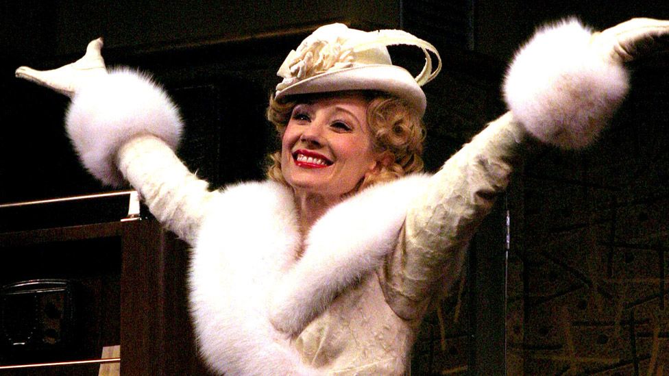 Anne Heche's curtain call during the opening night of Twentieth Century on Broadway in 2004