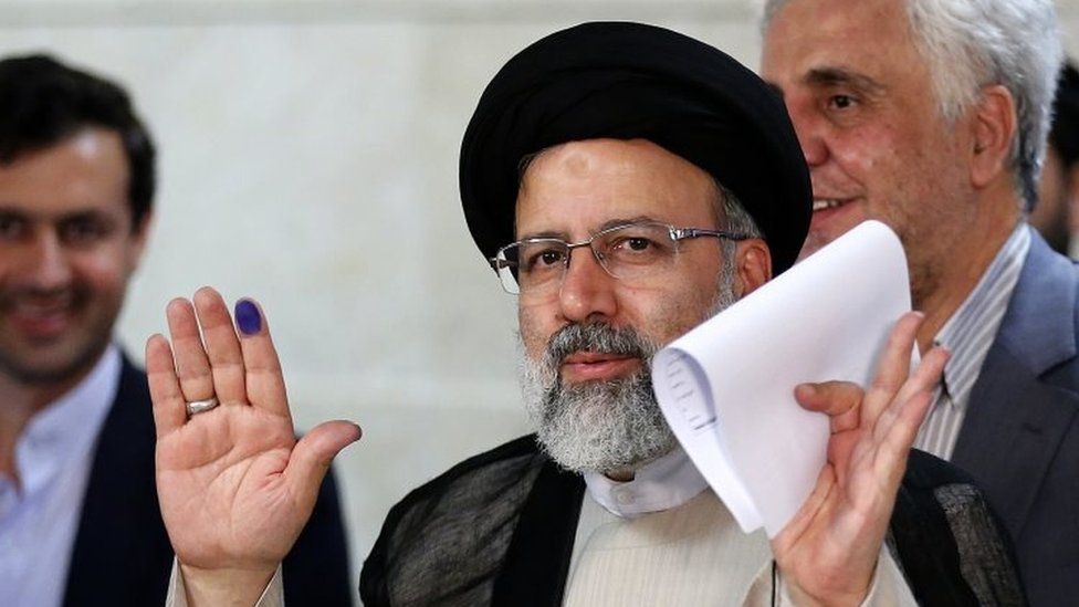 Ebrahim Raisi after registering his candidacy for the presidential elections at the ministry of interior in Tehran (14 April 2017)