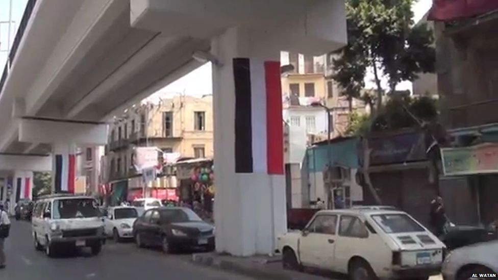 The "Yemeni" flag hanging from a pillar in Cairo