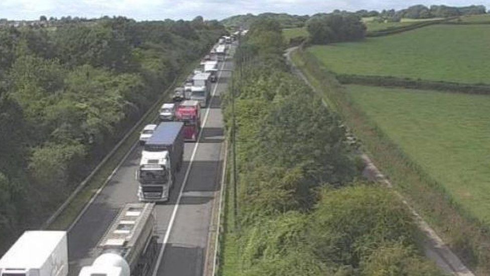 There is queuing traffic on the M48