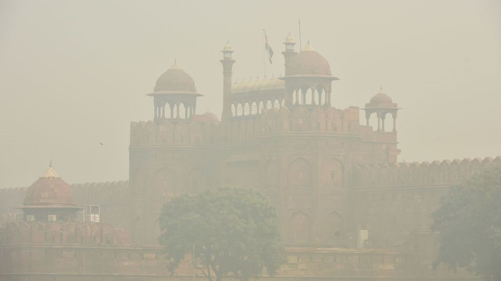 View of Delhi's iconic Red Fort with heavy smog and foggy weather