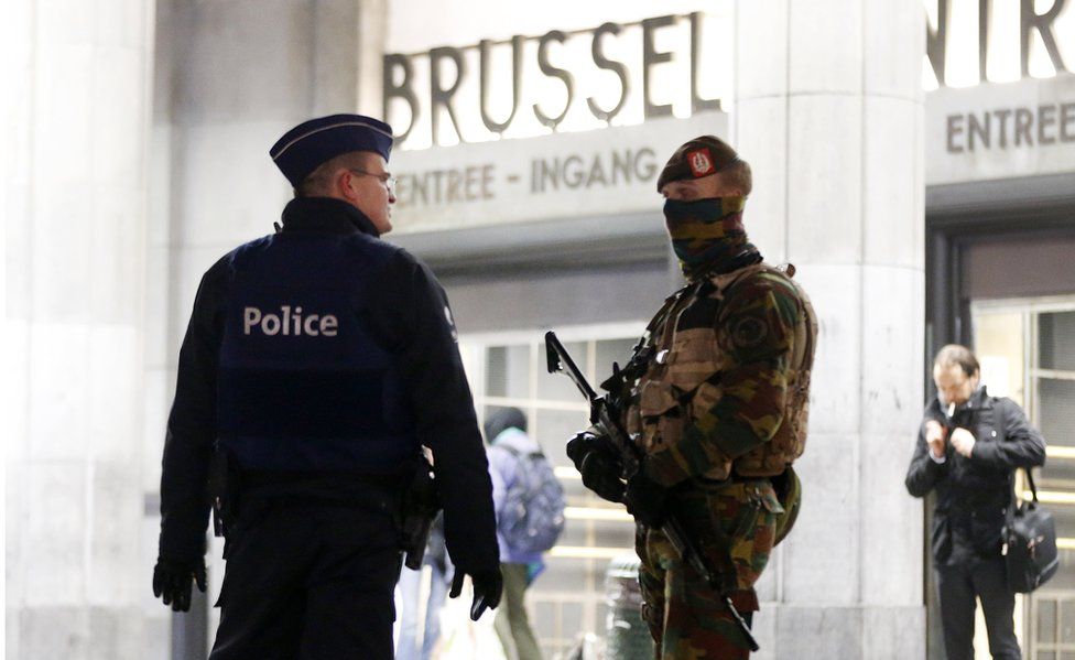 Security at Brussels main station, 23 Nov 15