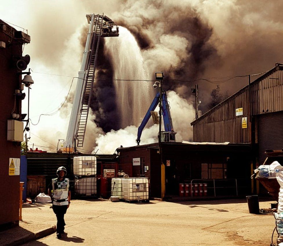 Hitchin industrial estate fire involves electrical goods BBC News