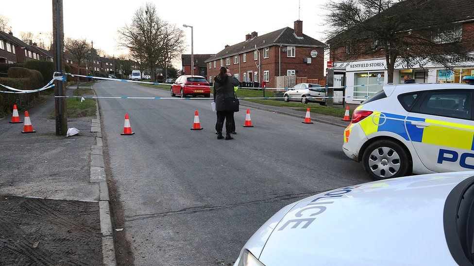 Berkhamsted death: Three teenagers charged with murder - BBC News