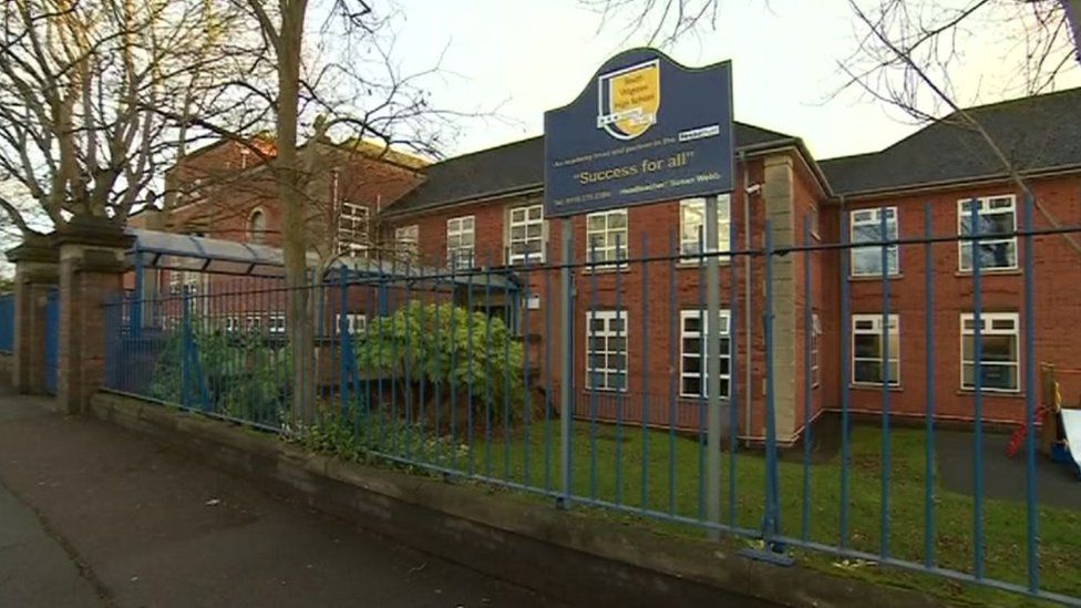 South Wigston school charges for confiscated mobile phone return - BBC News