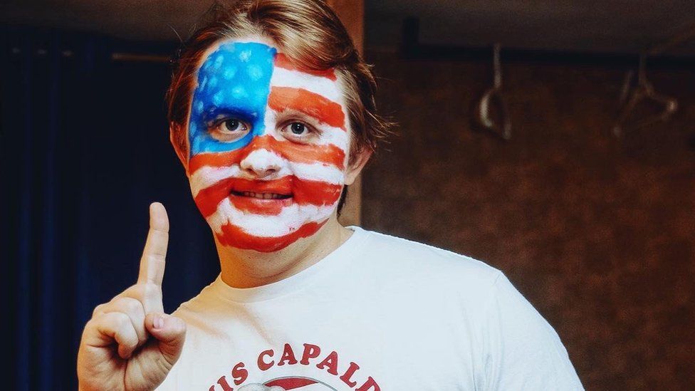 Lewis Capaldi becomes 'America's sweetheart' with US number one single - BBC News