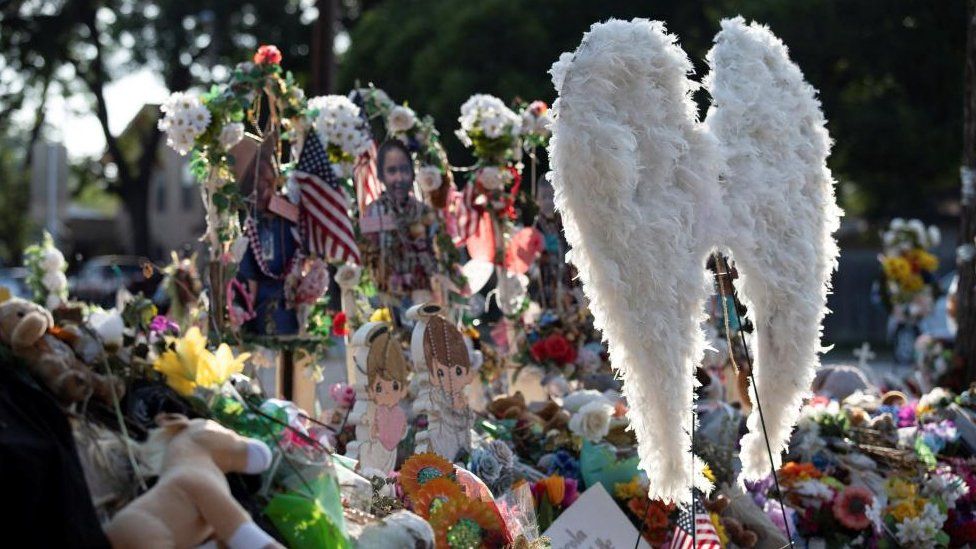 Feathered wings are placed amongst flowers at a memorial outside Robb Elementary School the day after the video showing the May shooting inside the school released, in Uvalde, Texas, U.S. (13 July 2022)