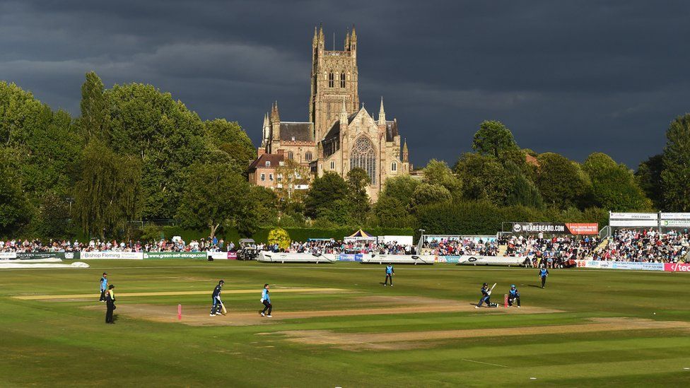 Worcestershire Cricket Club changes food policy after complaints - BBC News