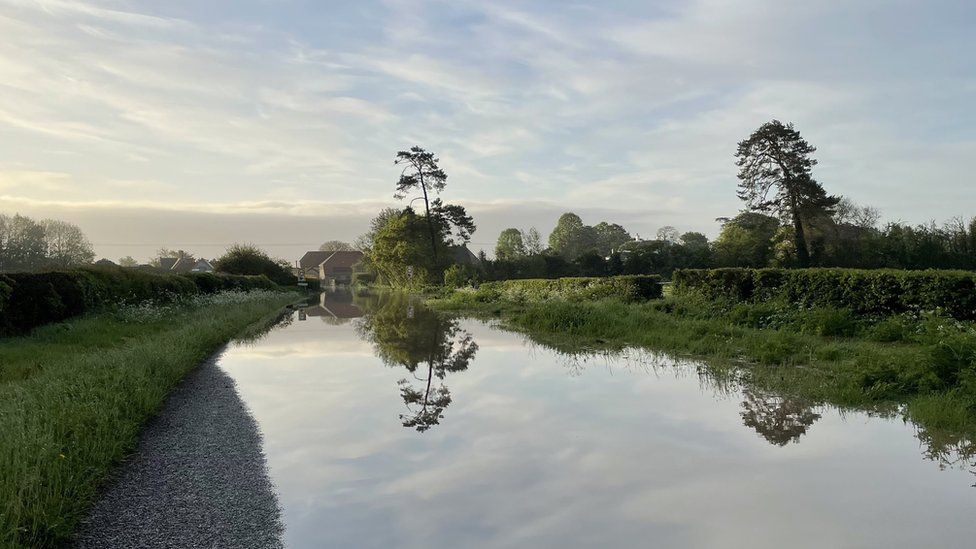 Flooding astir   Podimore