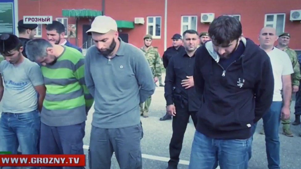 Alleged IS recruiters paraded on Grozny TV
