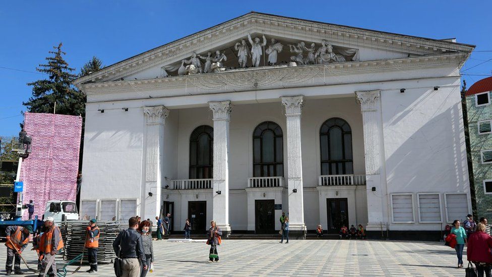 Picture of Mariupol's theatre before the war