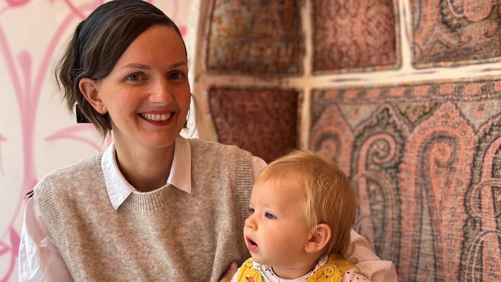 Jessica and her daughter Inès